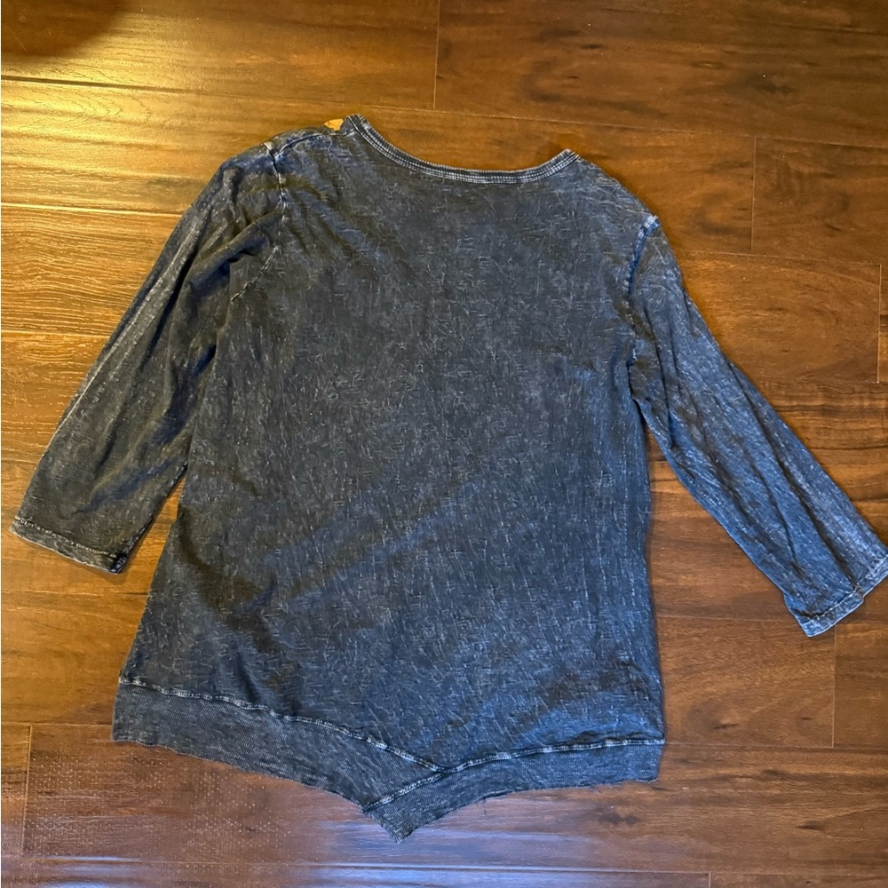 Jess & Jane Women's Highlight Mineral Washed Slub Cotton Split V-Neck Tunic Top - Picture 5 of 8